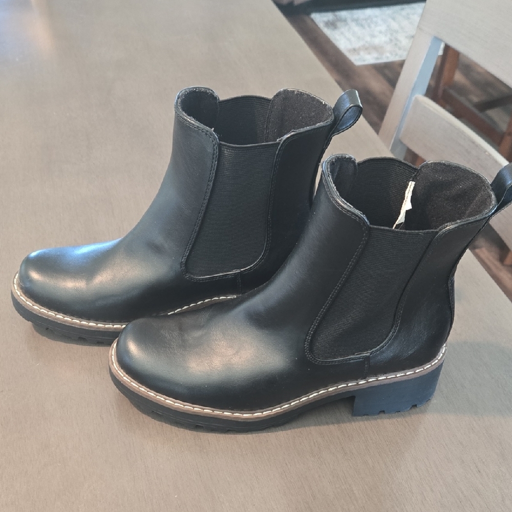Universal Thread Black Chelsea Ankle Boots